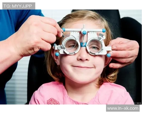 西媒揭示赫伊森眼睛难以睁开的原因是先天性眼睑下垂但不影响视力